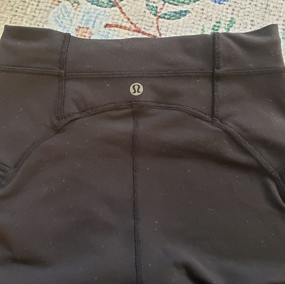 Lululemon Cropped Black Leggings with Mesh Size 4 - Picture 11 of 11